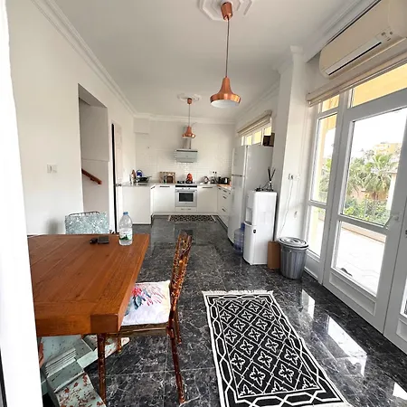 Villa Mit Garten, 500 M Zum Strand, In Der Naehe Der Stadt